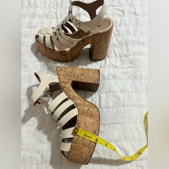 Elegant Cream Wedge Sandals - Picture 4 of 5